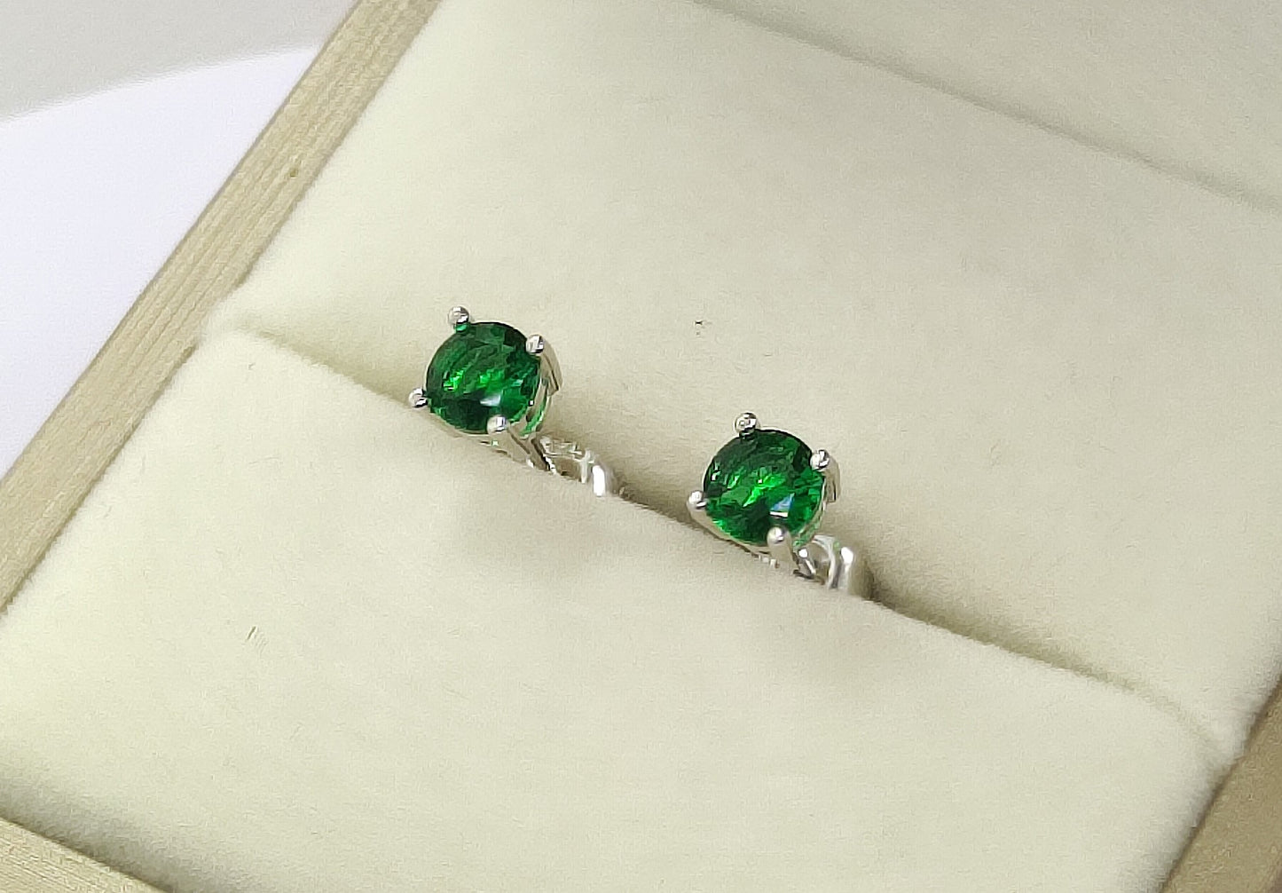 Aretes de Plata con Circones Verdes