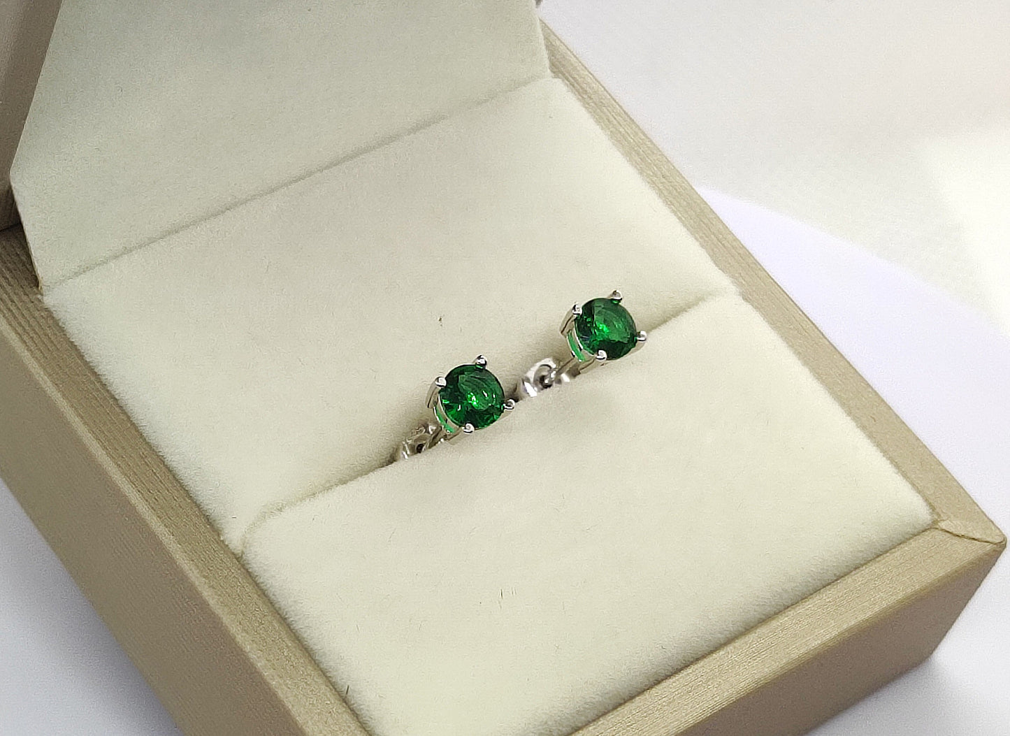 Aretes de Plata con Circones Verdes