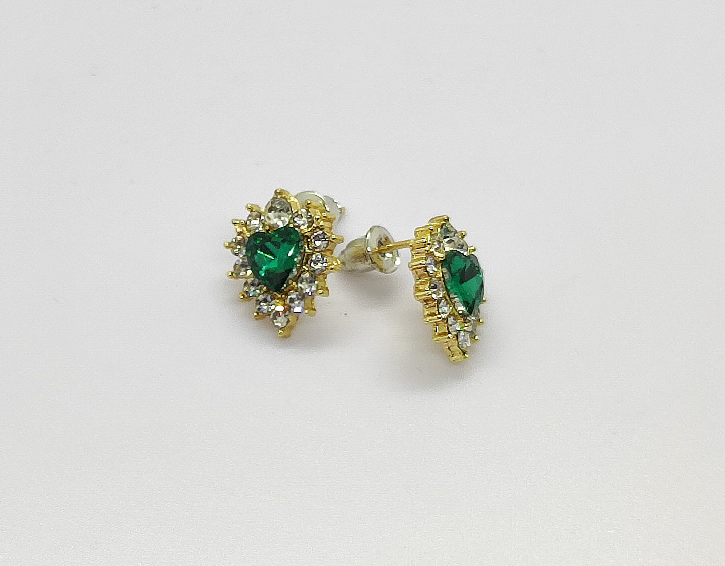 Aretes en Forma de Corazón con Circones Verdes y Blancos