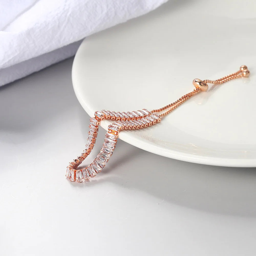 Pulsera Ajustable de Mujer con Circones Blancos y Baño En Oro Rosa