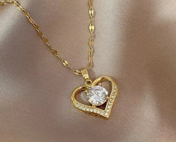 Collar Colgante Corazón Circones Blancos