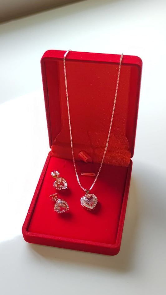 Collar y Aretes de Plata bañado en oro con Piedra Morganita Corazón y Circones Blancos